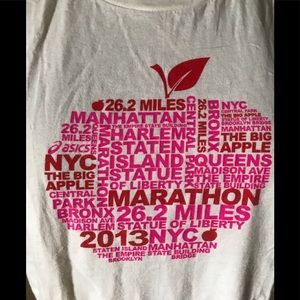 2014 NYC marathon ladies T shirt, great logo, collectibles
